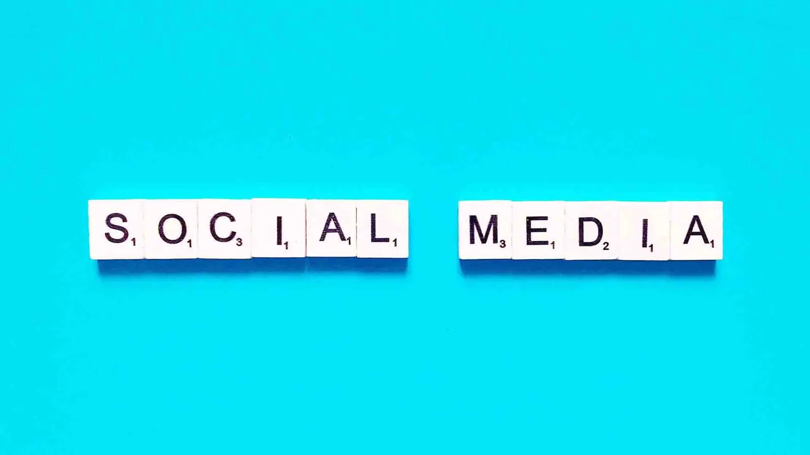 Social media scrabble tiles